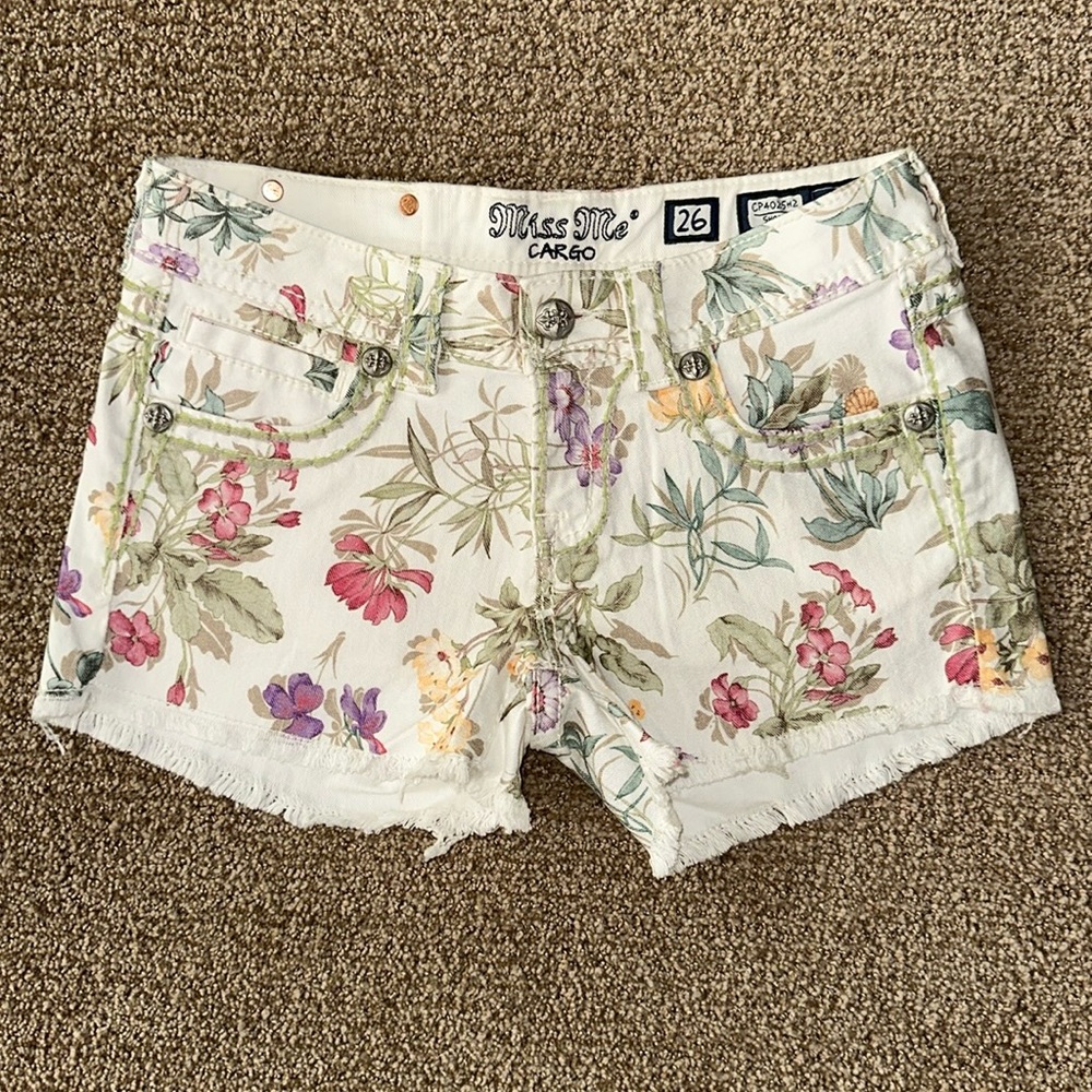 Miss Me Cargo Floral Shorts CP4025H2 in Botanical Garden sz 26 EUC